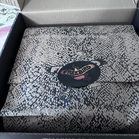 FREEBIRD BY STEVEN handmade boots, soldout
Black distressed sexy boots size 8 - Picture 4 of 16